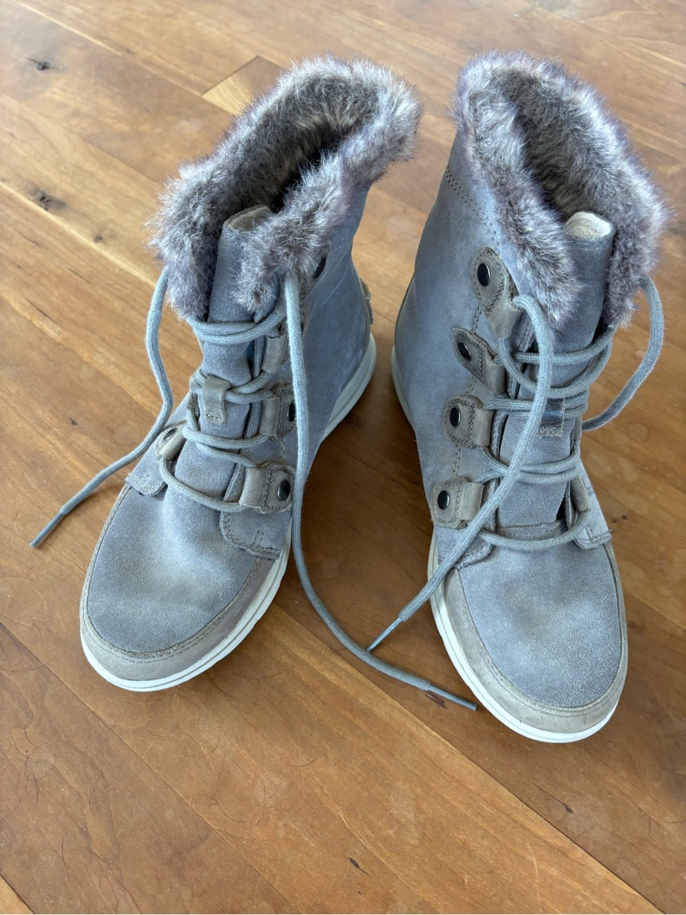 Sorel Gray Suede Lace-Up Faux Fur Winter Boots women’s size 8